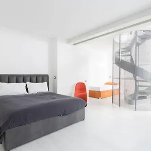 Unique 4 Storey House On Naviglio 4bd, 4bt Italy