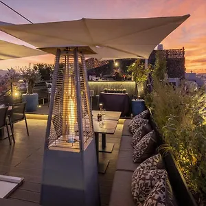 Otel U-visionary, Roma